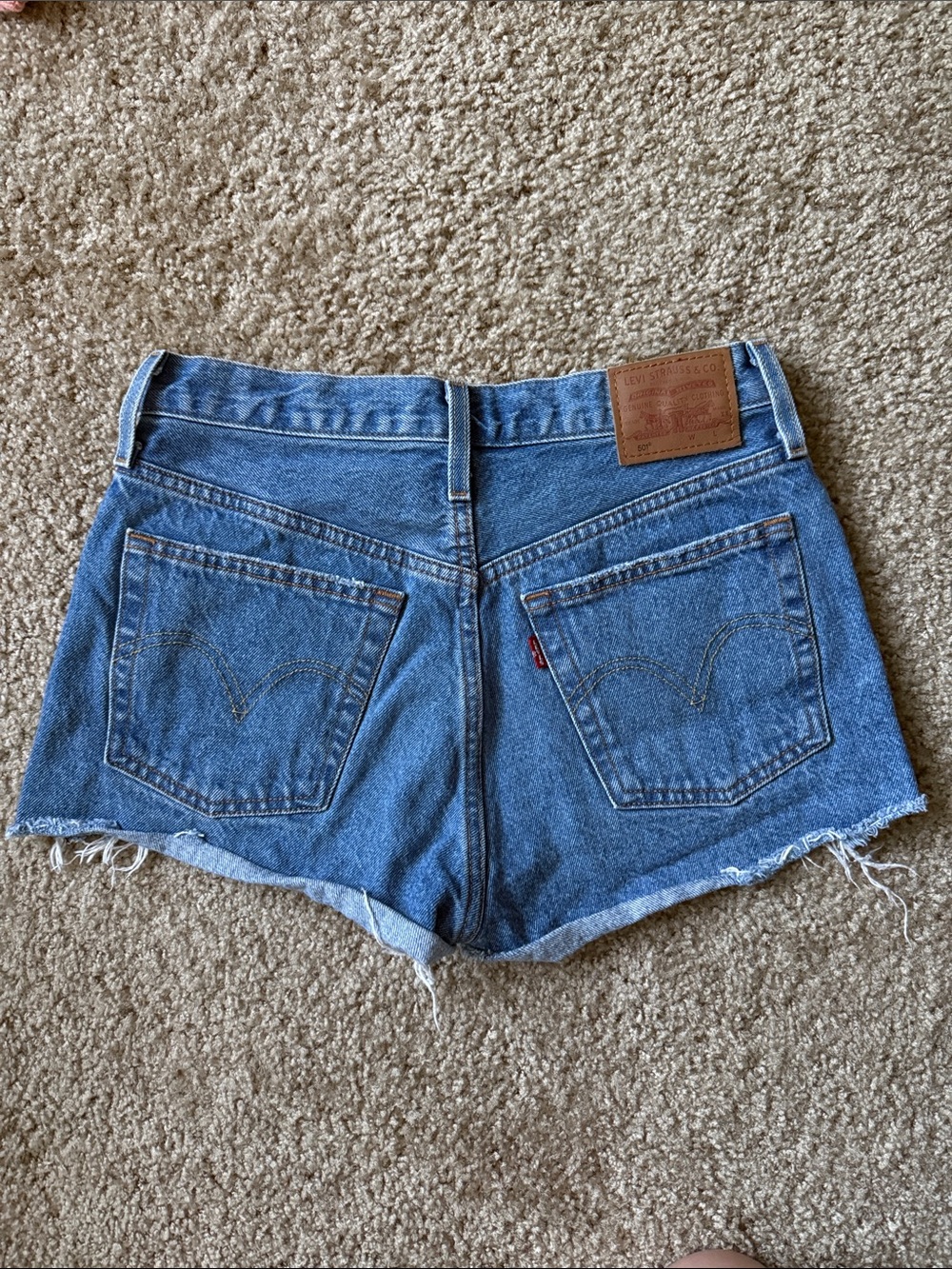 Levi’s button fly high rise 501 cutoff shorts size 26 - Picture 3 of 9